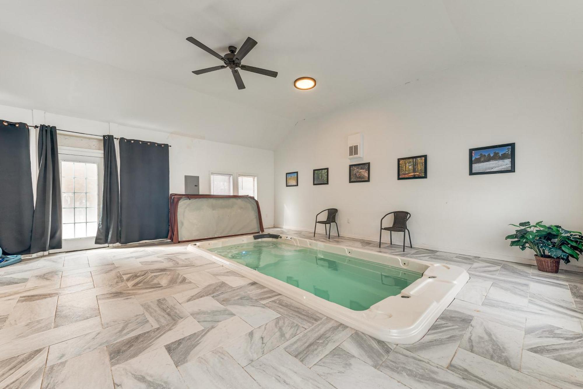 Arrowhead Retreat With Private Indoor Pool! Holiday home Pocono Lake
