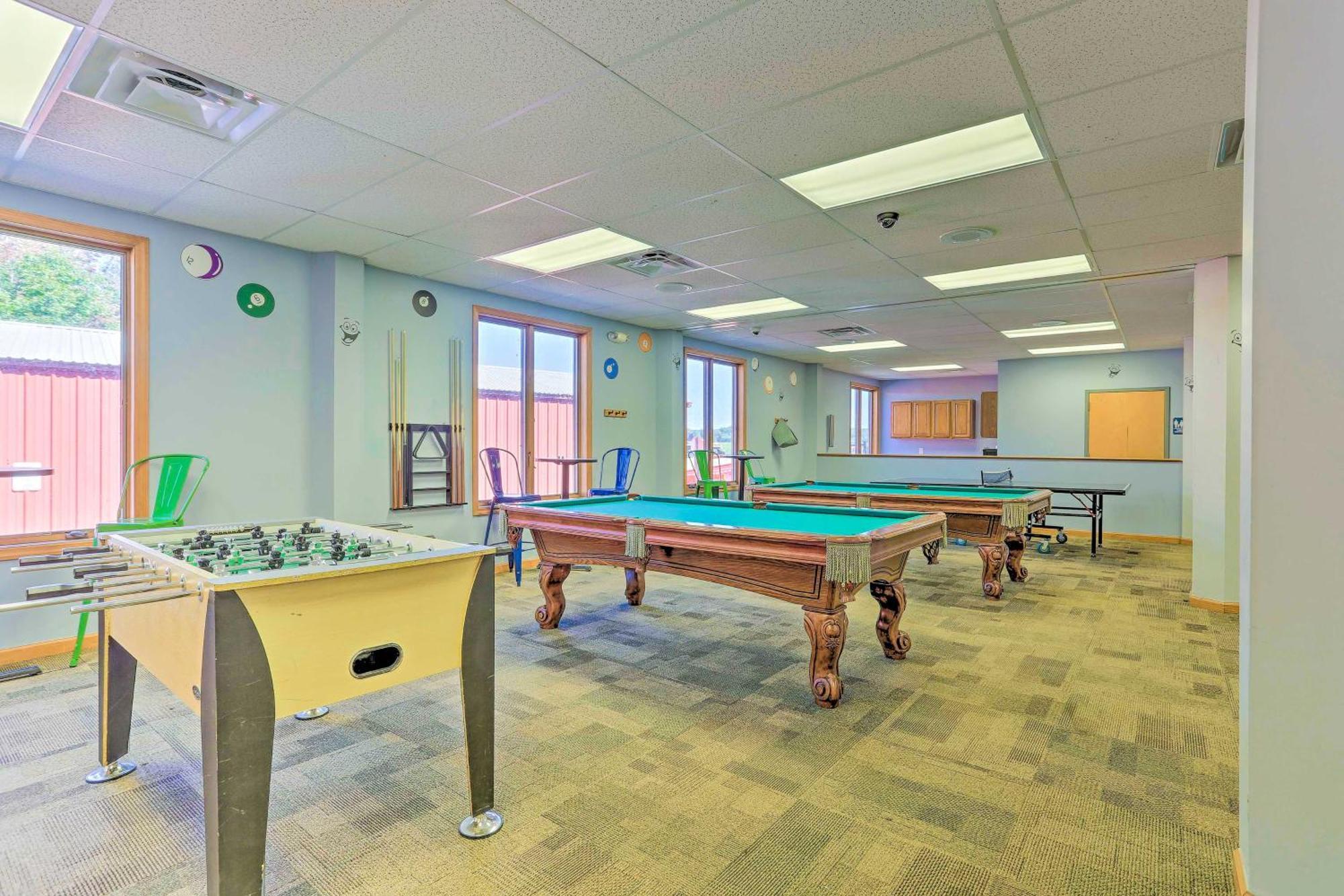 Arrowhead Retreat With Private Indoor Pool! * Pocono Lake