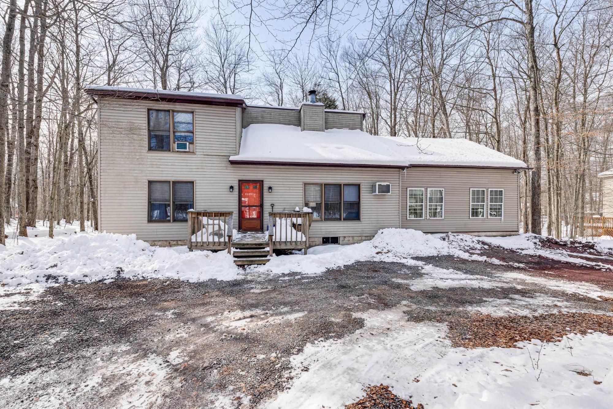 Arrowhead Retreat With Private Indoor Pool! Holiday home Pocono Lake